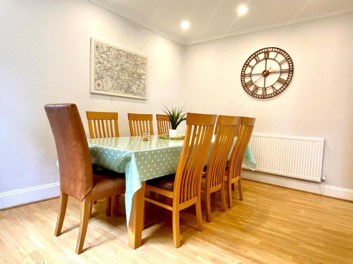 Great 4 Bedroom House - Great Location - Garden - Parking - Fast Wifi - Smart Tv - Newly Decorated - Sleeps Up To 8! Only 10 Mins Drive To Sandbanks Beach! Close To Poole & Bournemouth Eksteriør billede