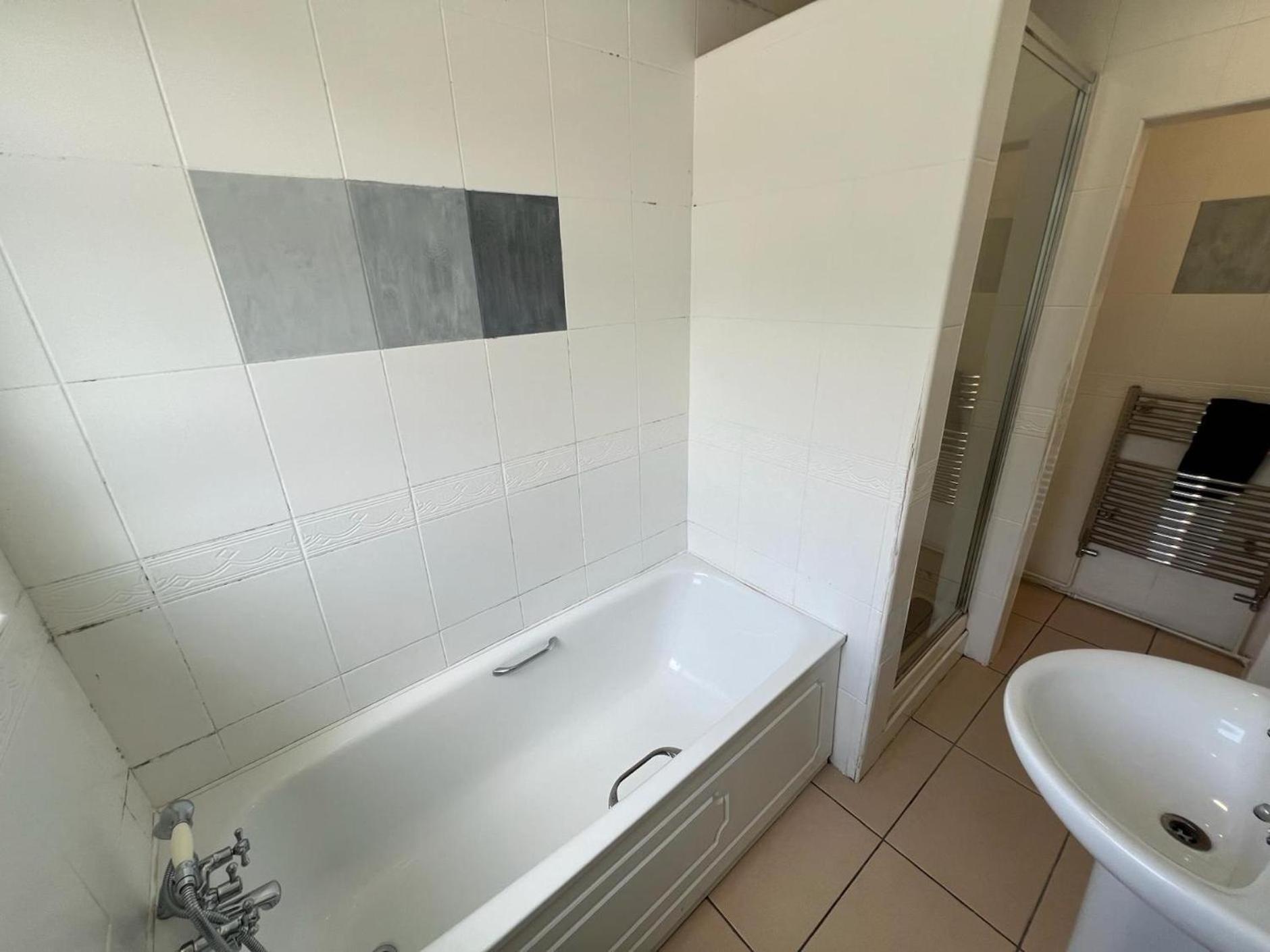 Great 4 Bedroom House - Great Location - Garden - Parking - Fast Wifi - Smart Tv - Newly Decorated - Sleeps Up To 8! Only 10 Mins Drive To Sandbanks Beach! Close To Poole & Bournemouth Eksteriør billede