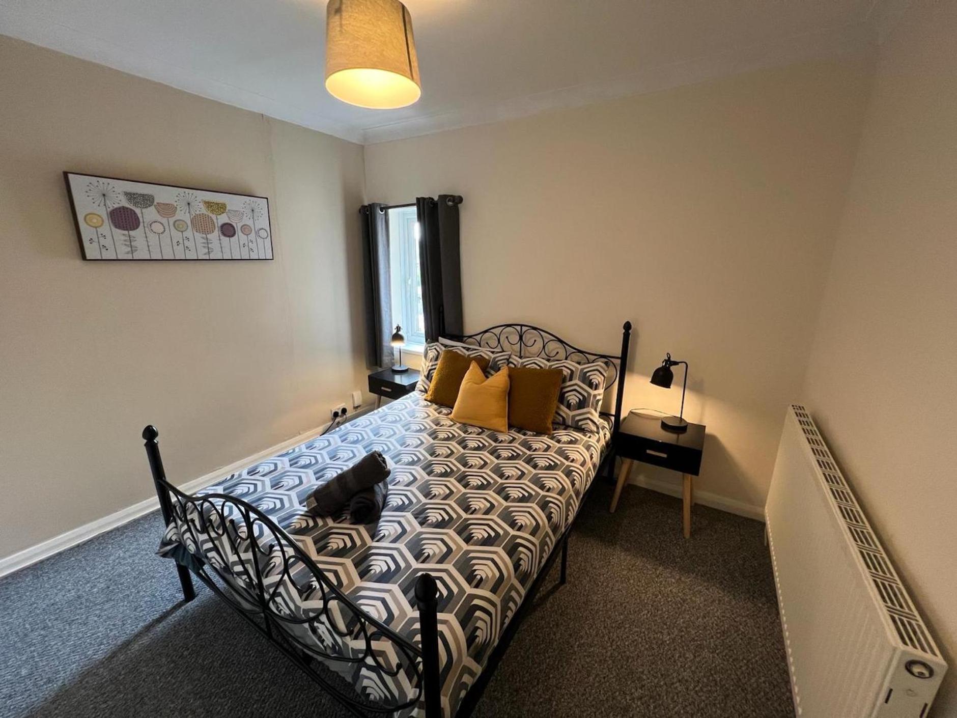 Great 4 Bedroom House - Great Location - Garden - Parking - Fast Wifi - Smart Tv - Newly Decorated - Sleeps Up To 8! Only 10 Mins Drive To Sandbanks Beach! Close To Poole & Bournemouth Eksteriør billede